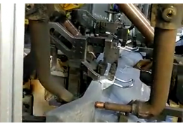 深圳鴻栢科技次高頻機(jī)器人點(diǎn)焊鉗，助力大眾全新SUV
